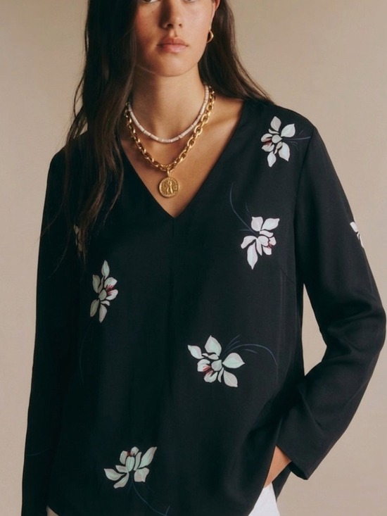 Dynamite Tops - Dynamite Black Floral V-Neck Blouse Size Medium